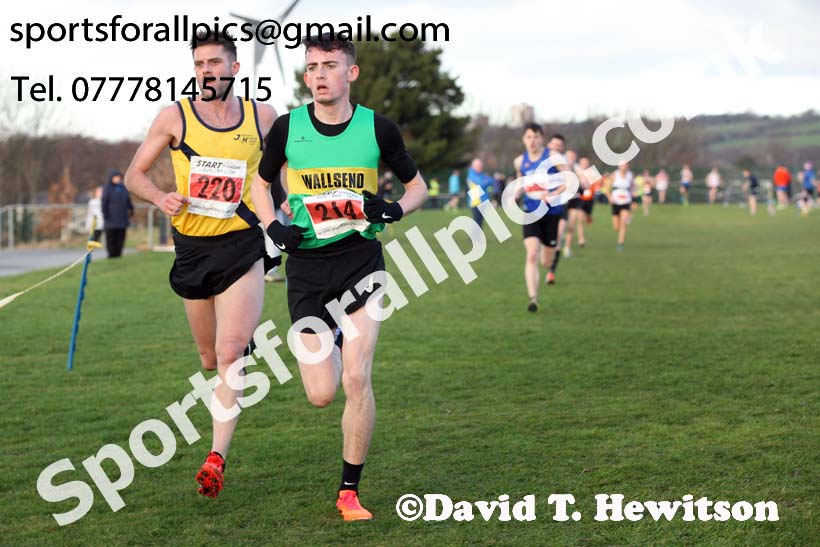 Senior mens Cathedral Relays, Birtley. Photo:  David T. Hewitson/Sports for All Pics